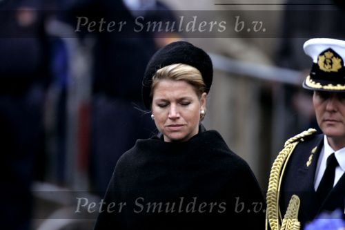 Amsterdam 4 mei 2004
Dodenherdenking op de dam met Koningin Beatrix Maxima en Prins Willem Alexander.