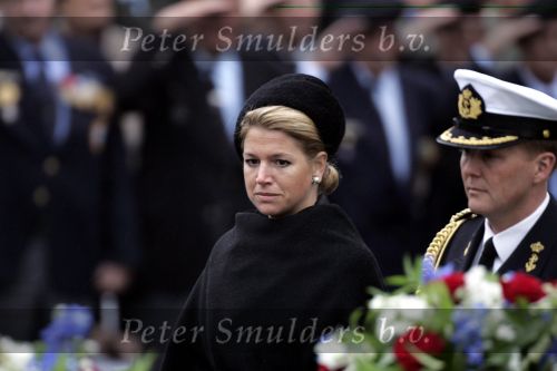 Amsterdam 4 mei 2004
Dodenherdenking op de dam met Koningin Beatrix Maxima en Prins Willem Alexander.