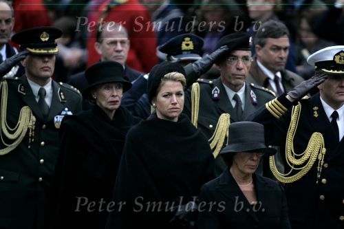 Amsterdam 4 mei 2004
Dodenherdenking op de dam met Koningin Beatrix Maxima en Prins Willem Alexander.