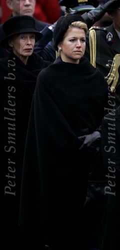 Amsterdam 4 mei 2004
Dodenherdenking op de dam met Koningin Beatrix Maxima en Prins Willem Alexander.