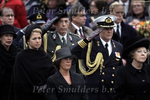 Amsterdam 4 mei 2004
Dodenherdenking op de dam met Koningin Beatrix Maxima en Prins Willem Alexander.