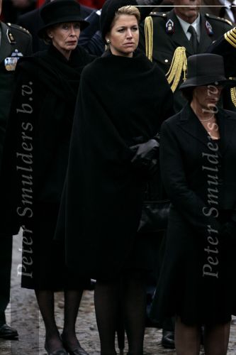 Amsterdam 4 mei 2004
Dodenherdenking op de dam met Koningin Beatrix Maxima en Prins Willem Alexander.