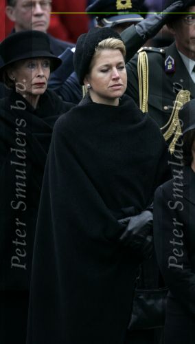 Amsterdam 4 mei 2004
Dodenherdenking op de dam met Koningin Beatrix Maxima en Prins Willem Alexander.