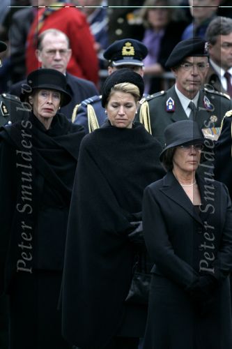 Amsterdam 4 mei 2004
Dodenherdenking op de dam met Koningin Beatrix Maxima en Prins Willem Alexander.