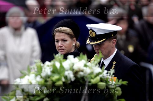 Amsterdam 4 mei 2004
Dodenherdenking op de dam met Koningin Beatrix Maxima en Prins Willem Alexander.