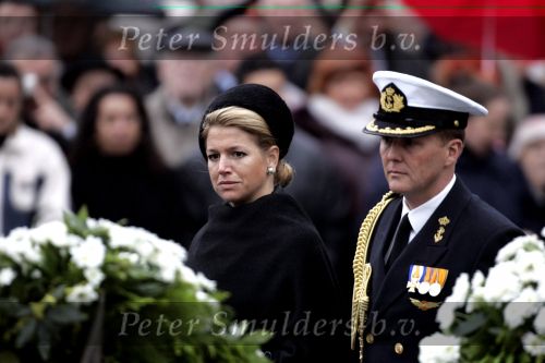 Amsterdam 4 mei 2004
Dodenherdenking op de dam met Koningin Beatrix Maxima en Prins Willem Alexander.