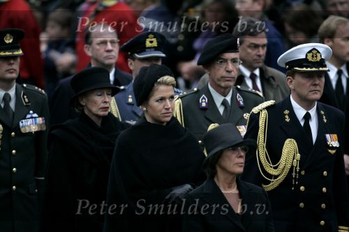 Amsterdam 4 mei 2004
Dodenherdenking op de dam met Koningin Beatrix Maxima en Prins Willem Alexander.