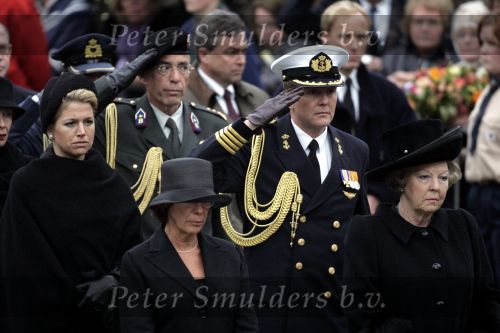 Amsterdam 4 mei 2004
Dodenherdenking op de dam met Koningin Beatrix Maxima en Prins Willem Alexander.