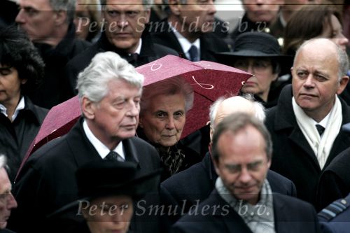 Amsterdam 4 mei 2004
Dodenherdenking op de dam met Koningin Beatrix Maxima en Prins Willem Alexander. oud minister Els Borst