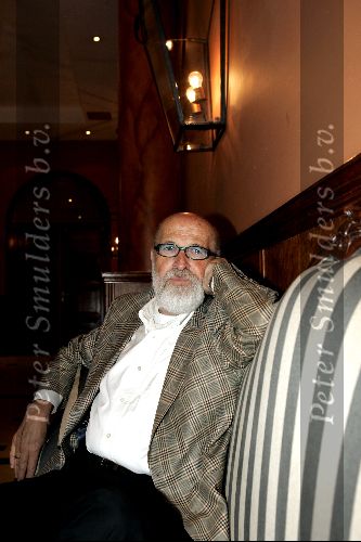 Vianen 7 mei 2004
Pierre Kartner bij Hotel Vianen