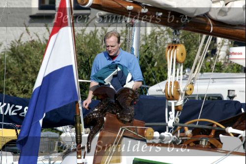 Muiden 9 mei 2004
Koningin Beatrix Prins Constantijn Prinses Laurentien varen met Groene Draeck.
Prins Carlos