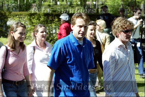 Amsterdam 20 mei 2004
Opnames Ocean\'s 12 op begraafplaats Westgaarde in  Amsterdam met Brad Pitt en Catharina Zeta Jones.
  Prinses Annette  Anita en Aimee Prins Floris en Prins Bernhard jr