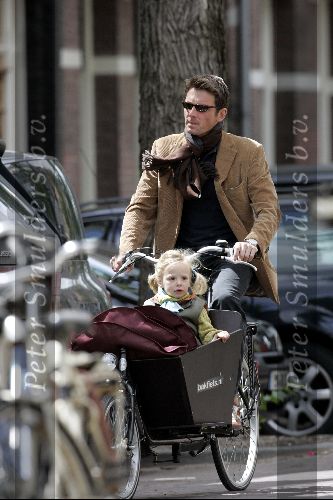 Amsterdam 22 mei 2004
Prins Maurits met prinses Anna in bakfiets