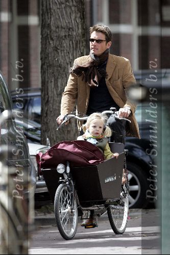Amsterdam 22 mei 2004
Prins Maurits met prinses Anna in bakfiets
