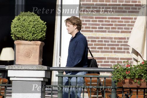 Amsterdam 15 mei 2004
Prins Pieter Christiaan met zijn vriendin in gesprek met general manager van Amstel Hotel