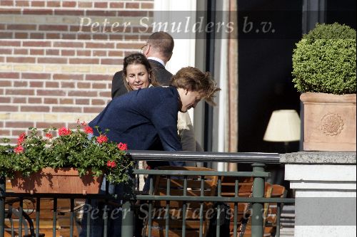 Amsterdam 15 mei 2004
Prins Pieter Christiaan met zijn vriendin in gesprek met general manager van Amstel Hotel