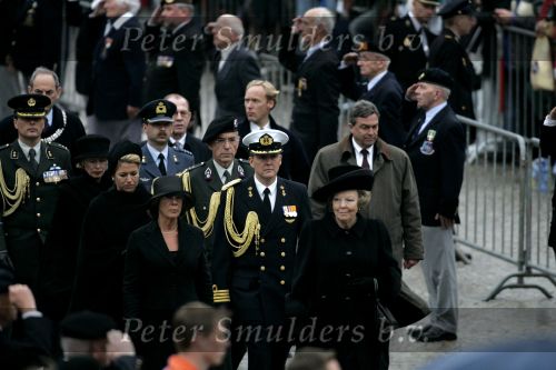 Amsterdam 4 mei 2004
Dodenherdenking op de dam met Koningin Beatrix Maxima en Prins Willem Alexander.