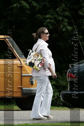 Amsterdam 20 mei 2004
Opnames Ocean\'s 12 op begraafplaats Westgaarde in  Amsterdam met Brad Pitt en Catharina Zeta Jones.
Prinses Annette  zwanger en Prins Bernhard jr