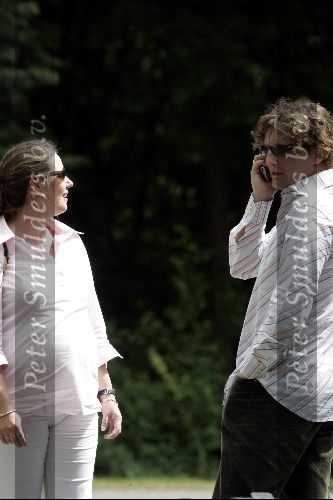 Amsterdam 20 mei 2004
Opnames Ocean\'s 12 op begraafplaats Westgaarde in  Amsterdam met Brad Pitt en Catharina Zeta Jones.
Prinses Annette  zwanger en Prins Bernhard jr