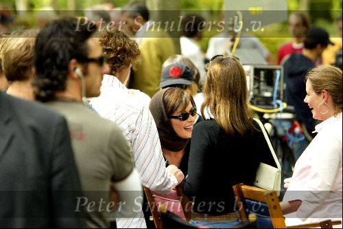 Amsterdam 20 mei 2004
Opnames Ocean\'s 12 op begraafplaats Westgaarde in Amsterdam met Brad Pitt en Catharina Zeta Jones.
Catharina Zeta Jones met prinses Annette