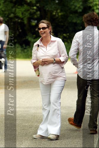 Amsterdam 20 mei 2004
Opnames Ocean\'s 12 op begraafplaats Westgaarde in  Amsterdam met Brad Pitt en Catharina Zeta Jones.
  Prinses Annette  Anita en Aimee Prins Floris en Prins Bernhard jr Prins Pieter Christiaan