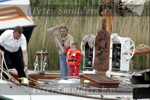 Muiden 9 mei 2004
Prins Constantijn met Prinses Laurentien en Prins Claus en prinses Eloise