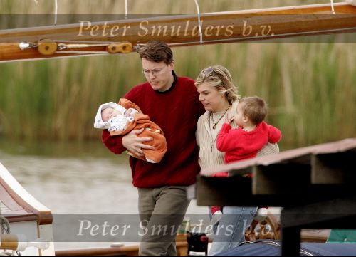 Muiden 9 mei 2004
Prins Constantijn met Prinses Laurentien en Prins Claus en prinses Eloise