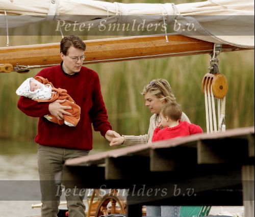 Muiden 9 mei 2004
Prins Constantijn met Prinses Laurentien en Prins Claus en prinses Eloise