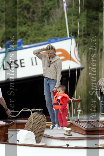 Muiden 9 mei 2004
Prins Constantijn met Prinses Laurentien en Prins Claus en prinses Eloise