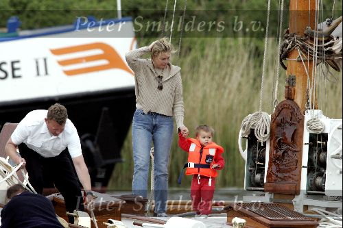 Muiden 9 mei 2004
Prins Constantijn met Prinses Laurentien en Prins Claus en prinses Eloise