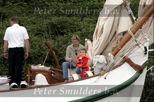 Muiden 9 mei 2004
Prins Constantijn met Prinses Laurentien en Prins Claus en prinses Eloise
