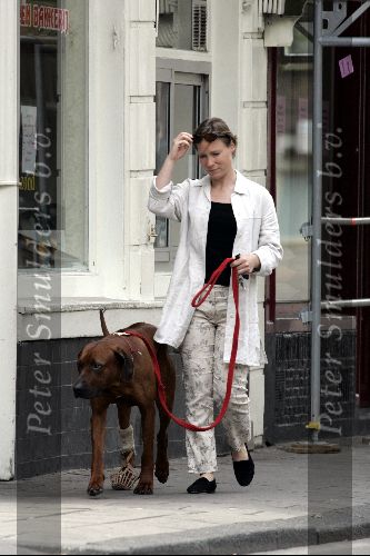 Amsterdam 16 mei 2004
Prinses Margaritha wandelen met hond