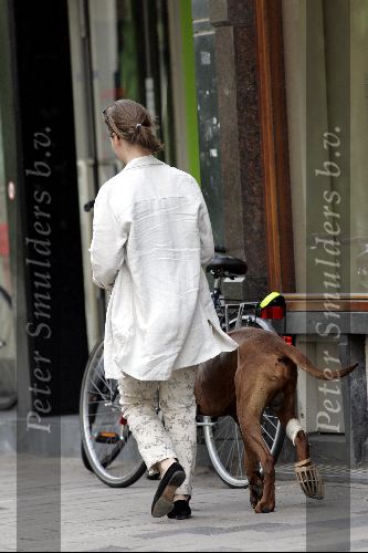 Amsterdam 16 mei 2004
Prinses Margaritha wandelen met hond