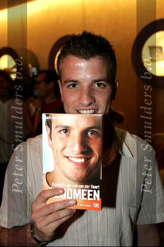 Amsterdam 17 mei 2004
Presentatie boek Rafael v d Vaart 
rafael v d Vaart