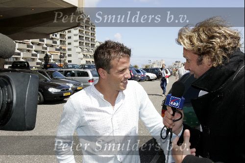 Noordwijk 26 mei 2004
Spelers Nederlands elftal melden zich bij Huis ter Duin voor trainingskamp EK Portugal
Rafael v d Vaart en Hans Kraay jr