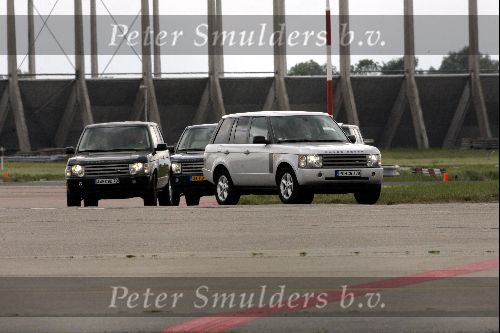 Amsterdam 21 mei 2004
Beveiliging Ocean\'s 12 met Range Rovers op schiphol oost