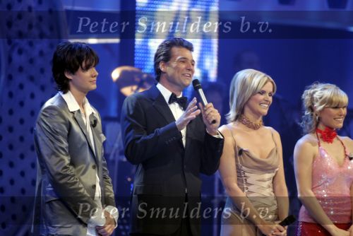 Hilversum 1 mei 2004
Finale Idols  in studio 22
Maud Idols en Boris Idols en Reinout Oerlemans en Tooske Breugem