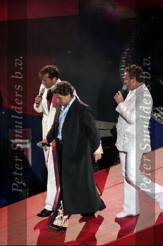 Amsterdam 26 mei 2004
Concert Rene Froger in de Arena    
Rene Froger  met Gordon en Gerard Joling