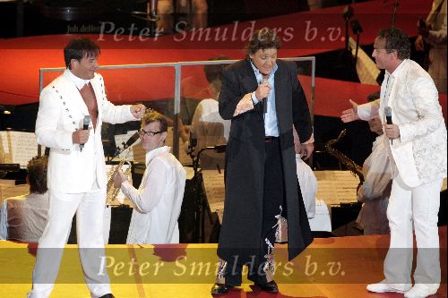 Amsterdam 26 mei 2004
Concert Rene Froger in de Arena   
Rene Froger met Gordon en Gerard Joling