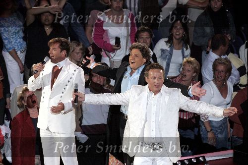 Amsterdam 26 mei 2004
Concert Rene Froger in de Arena   
Rene Froger  met Gordon en Gerard Joling