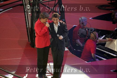 Amsterdam 26 mei 2004
Concert Rene Froger in de Arena  
Rene met zijn zoon Danny Froger