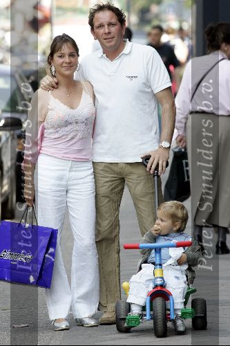 Amsterdam 29 mei 2004
Robert Leroy met zijn vrouw Sacha en zoontje Joshua op pc hooftstraat