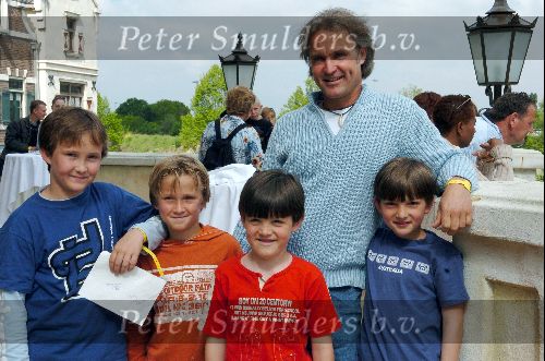 Kaatsheuvel 16 mei 2004
Bekende nederlanders in de efteling.
Roland Jan Heijn met kinderen