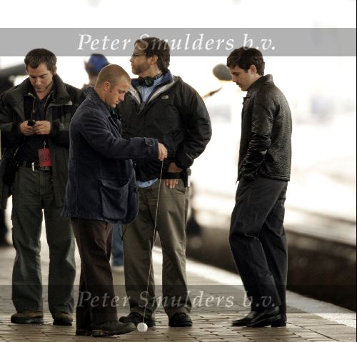 Haarlem 14 mei 2004
Opnames Ocean\\\'s 12 op station Haarlem met Brad Pitt en George Clooney. Casey Affleck en Scott Caan