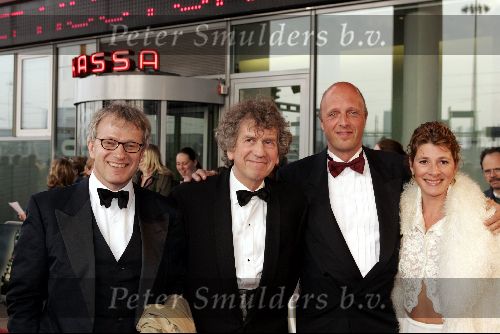 Rotterdam  10 mei 2004
Uitreiking Musical Awards in nieuw Luxor.
Seth Gaaikema met vriend en Haye v d Heyden met vrouw