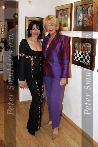 Hollandsche Rading 30 mei 2004
Opening expositie  Dominic Grant en Astrid Engels.
Sheila de Vries en Laura Fygi