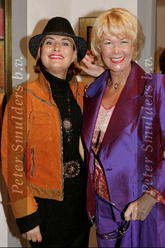 Hollandsche Rading 30 mei 2004
Opening expositie  Dominic Grant en Astrid Engels.
Sheila de Vries en Vivian Boelen