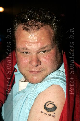Amsterdam 25 mei 2004
FHM party in de powerzone
Six Pack met tatoeage