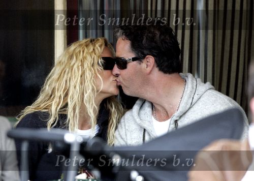 Amsterdam 26 mei 2004
Tatjana met haar vriend Ewald op terras bij Joffers Kussend