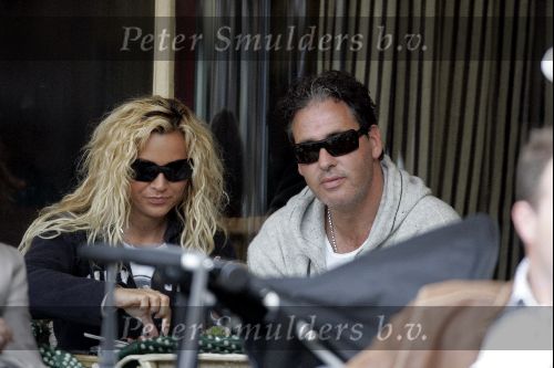 Amsterdam 26 mei 2004
Tatjana met haar vriend Ewald op terras bij Joffers Kussend